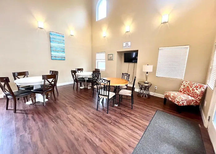 Supreme Updated Hawkridge Condo