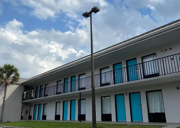 Clarion Inn & Suites -Lake Buena Vista South