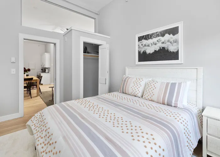 Old Port Brick Loft, Walk To Dining & Waterfront