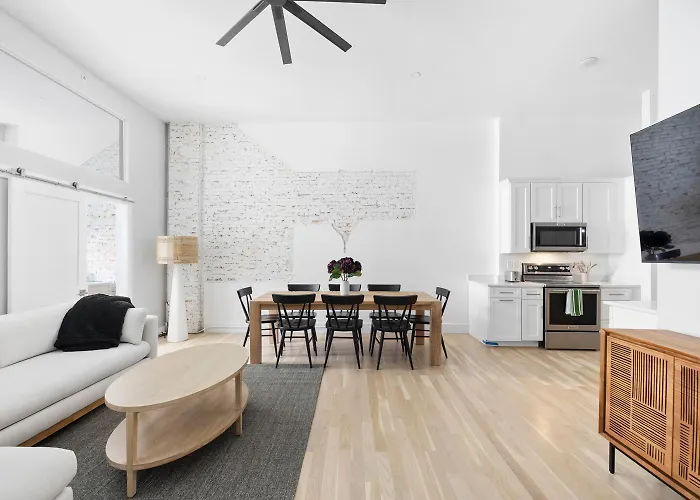 Old Port Brick Loft, Walk To Dining & Waterfront