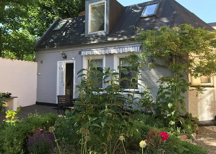 Villa Brigitta, Havsnaera Boende Mittemot Klostret I Ystad Centrum