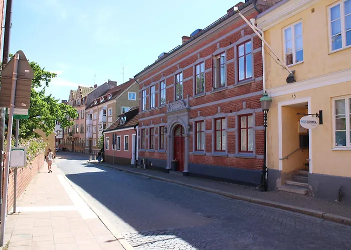 Villa Brigitta, Havsnaera Boende Mittemot Klostret I Ystad Centrum
