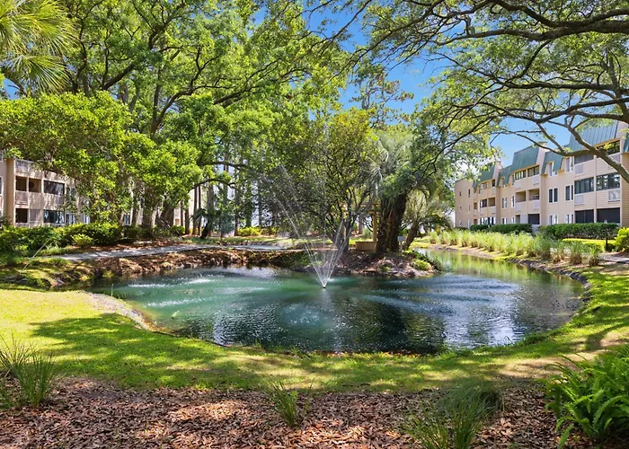 Peaceful Treetop Condo - 2Br/2Ba