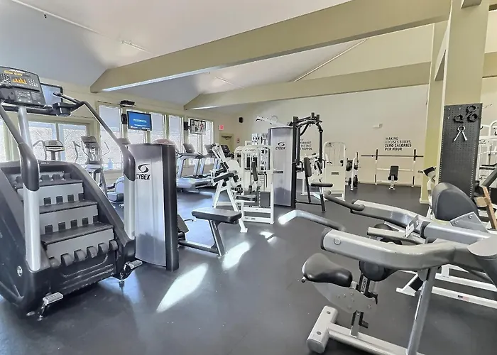 Snowden - Pool, Gym, Hiking, Fireplace!