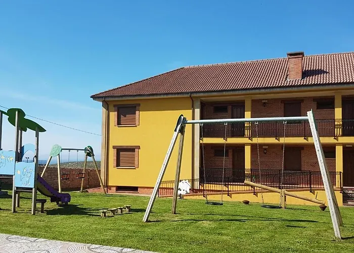 Hotel cerca del colegio: Apartamentos El Solo