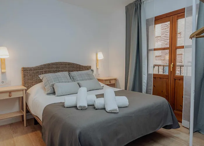 Apartamentos Destino Alquézar
