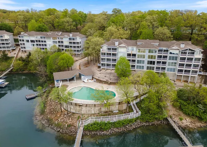 3 Bed 3 Bath - Lakefront - Boat Dock - Seasonal Pool - Regatta Bay Condo