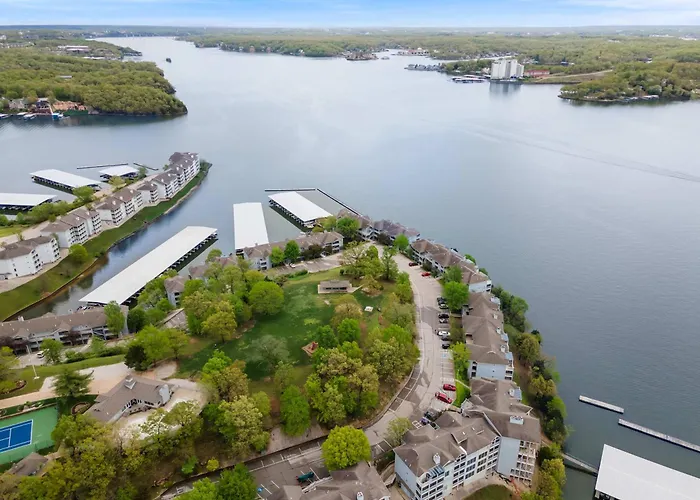 3 Bed 3 Bath - Lakefront - Boat Dock - Seasonal Pool - Regatta Bay Condo