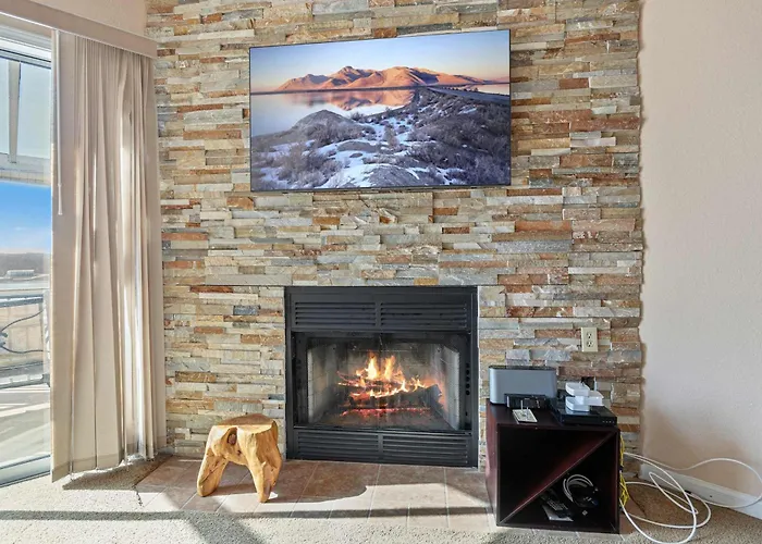 3 Bed 3 Bath - Lakefront - Boat Dock - Seasonal Pool - Regatta Bay Condo
