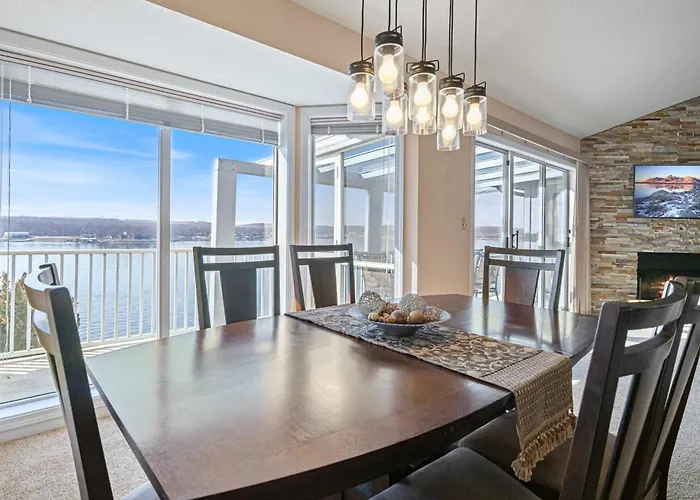 3 Bed 3 Bath - Lakefront - Boat Dock - Seasonal Pool - Regatta Bay Condo