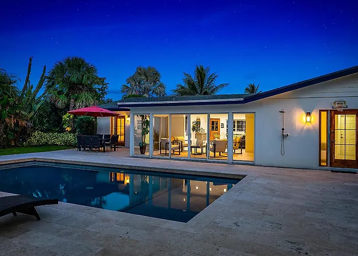 Fully Remodeled, Huge Backyard, Pet-Friendly, Pool