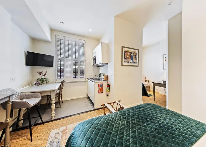 Vancouver Hotel & Studios