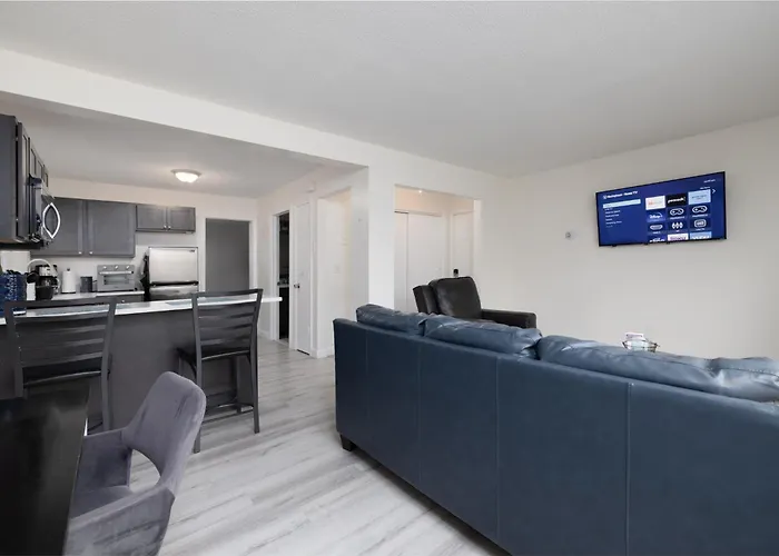 Chic With Recliner At Webster Hill Suite 1W Request Xtra Bed