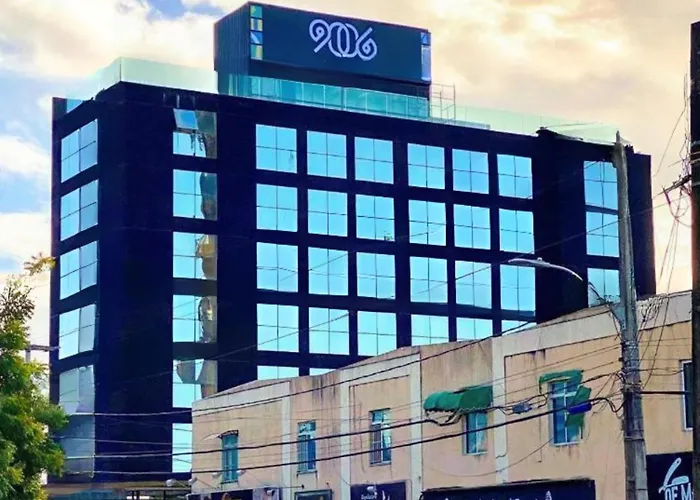 9006 Suites