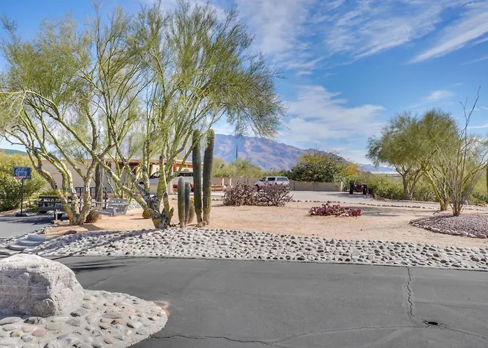 Walkable Studio W/ Patio In Tucson!