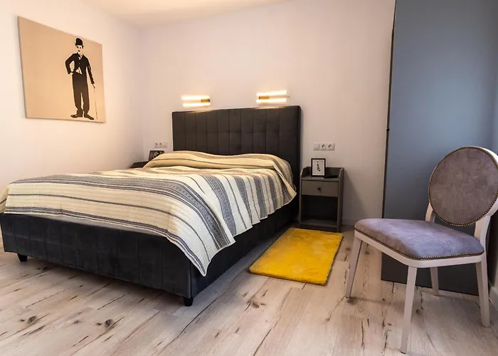 Tudor Central Apartment
