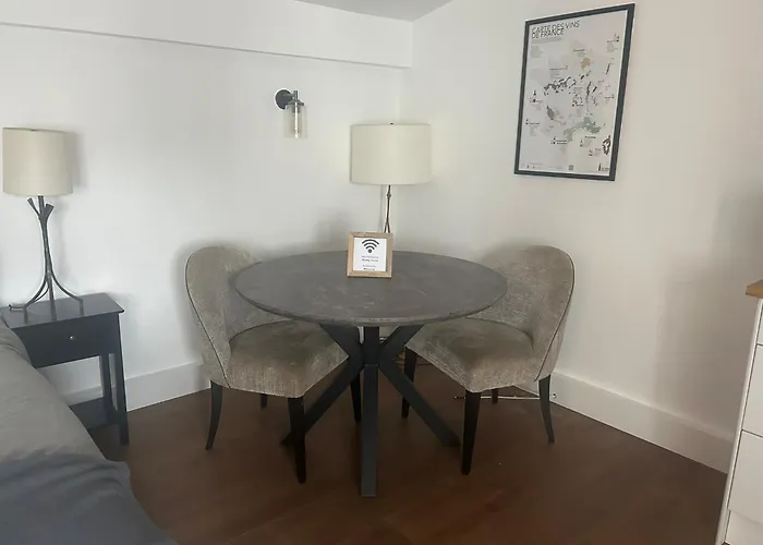 Spacious Studio With Great Transport Links And Ev Recharging
