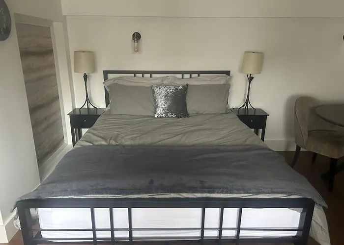 Spacious Studio With Great Transport Links And Ev Recharging