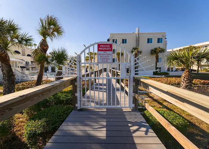 Enchanting 2-Bedroom Ground Floor Beach Condo At Cape Canaveral Wifi & Ac