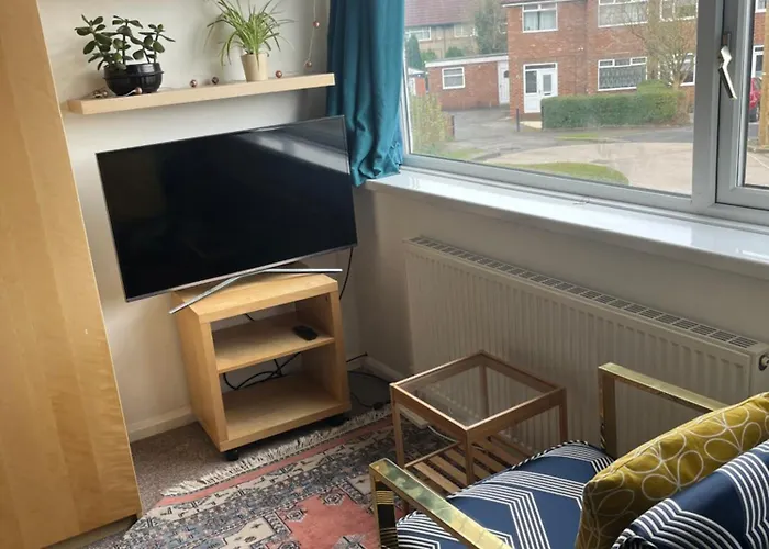 Cottingham Upstairs Self-Contained Kingsize Bedroom