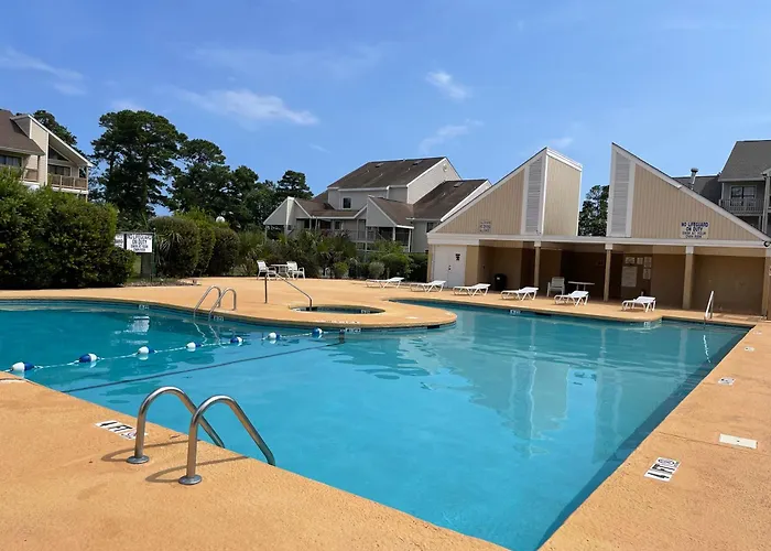 Bay Tree Lovely One Bedroom Condo