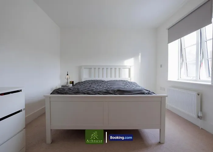One Bedroom Apartment By Arhouse Apartments Short Lets & Serviced Accommodation Kingston With Free Wifi