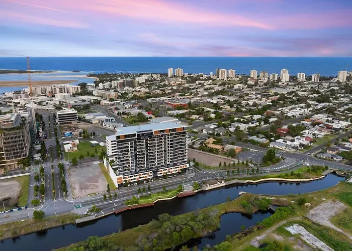 Breakfast & Dinner Included - Top-Floor Apartment Maroochydore Cbd