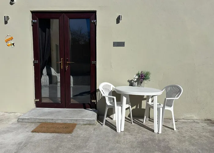 Rural Private Detached Small Bedroom And Bathroom Only- Size 10M2- Not An Apartment- No Clothes Storage- No Cooking Facilities