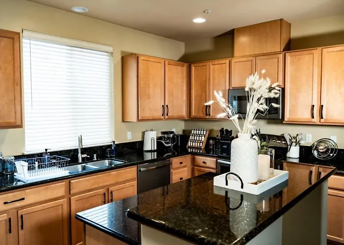 Eat-Sleep-Stroll-Repeat! Walkable Midtown 2Br Home