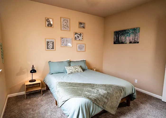 Eat-Sleep-Stroll-Repeat! Walkable Midtown 2Br Home