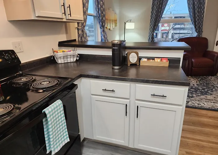 Spacious 2Br Apt Downtown, 2 Blocks From State Capitol