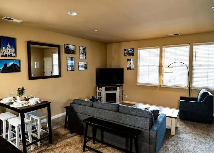Eat-Sleep-Stroll-Repeat! Walkable Midtown 2Br Home