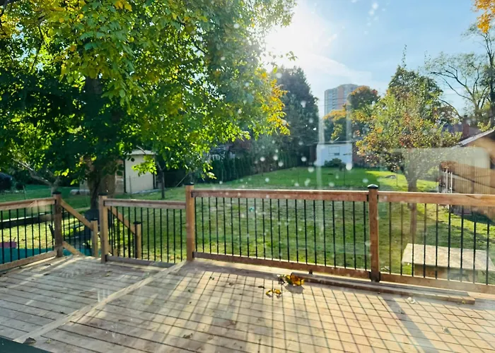 Spacious Room1, Airport, Free Parking, Sep Entrance, New Renovation, Shared Bathroom