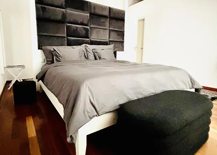 Lakefront View Entire Apartment With 2 Bedrooms, 2 Full Bathrooms & Balcony Waterview