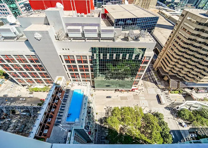 Chol Furnished Suites 2 Bedrooms Downtown Toronto Million Dollar Cn Tower View Mtcc Rogers Centre Blue Jays Tiff Free Parking