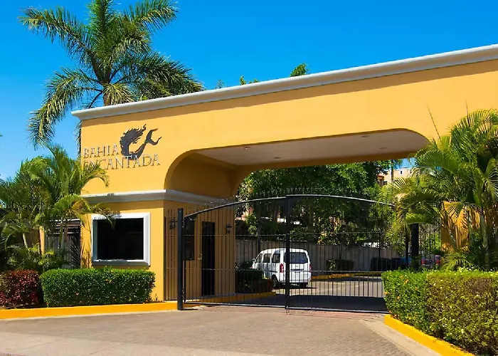 Apartamento De Lujo En Playa Jaco, Frente Al Mar, Wifi, Ac, Parqueo Privado Y Piscinas