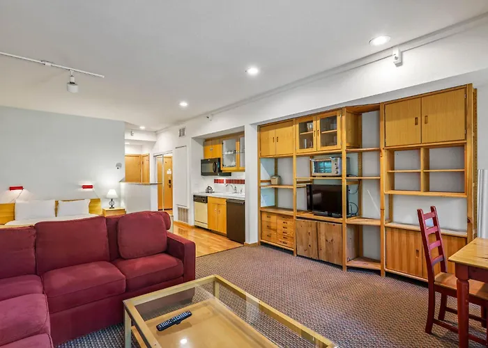 Palisades Tahoe Lodge Rentals Studio #104