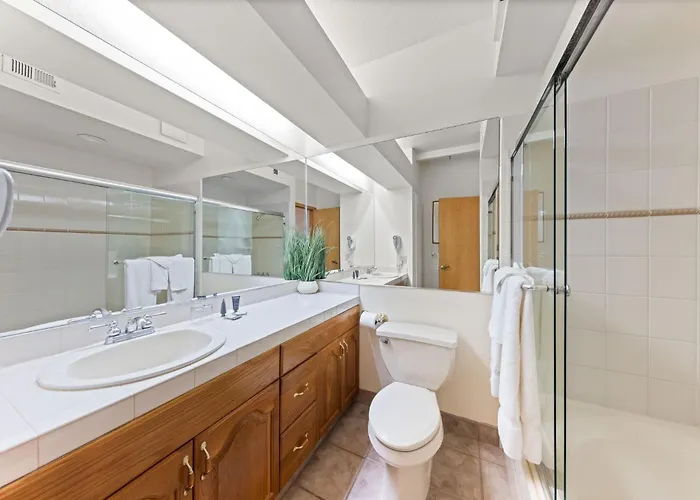Palisades Tahoe Lodge Rentals Studio #109