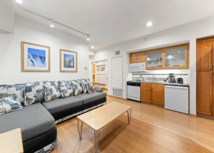 Palisades Tahoe Lodge Rentals Studio #109