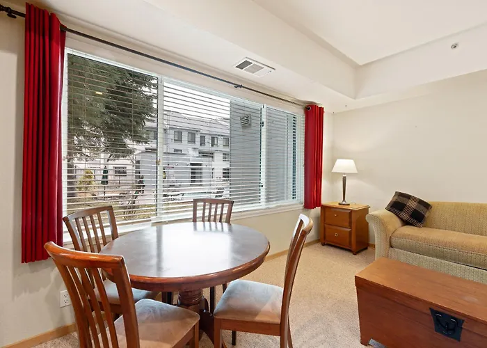 Palisades Tahoe Lodge Rentals Studio #113