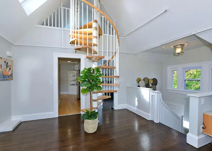Jennifer'S Unique Loft Near Brown 2 Parking Spots