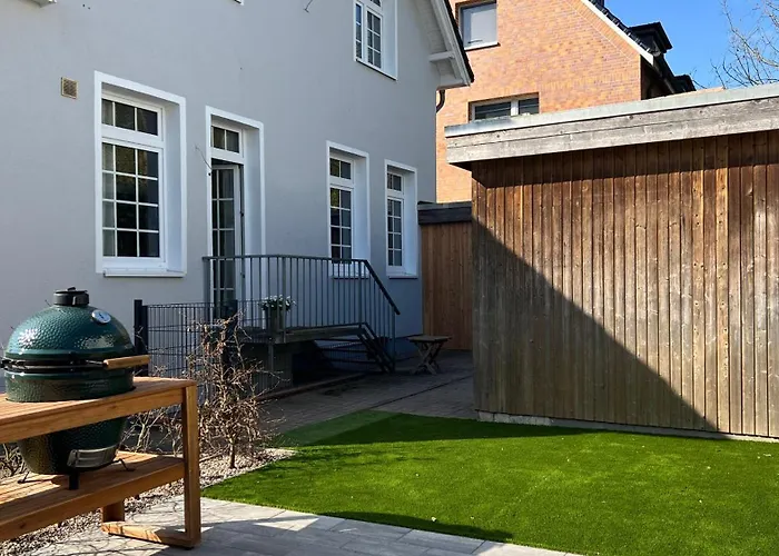Cls Moderne Villa Bad Schwartau Mit Garten Fuer Bis Zu 6 Personen, 2 E-Ladesaeulen, 3 Parkplaetze, Loggia, Big Green Egg, Massagesessel, Kaffeevollautomat, Grosses Haus Zwischen Luebeck Und Ostsee, Ideale A1 Anbindung Nach Hamburg, Luebeck, Timmendor