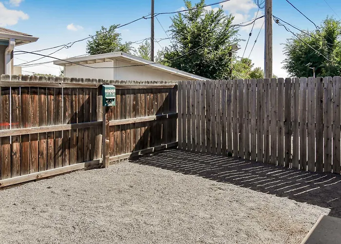 Great Updated King Bed Near Denver Sports Field And Concerts