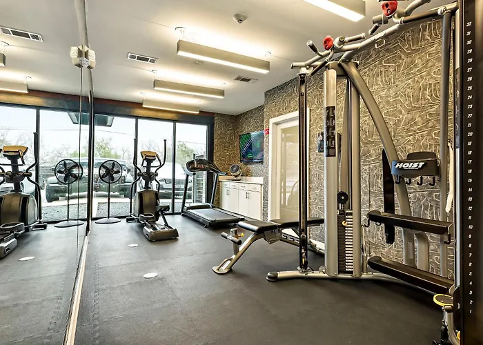 South Lamar Condo - Sauna - Cold Plunge - Pickleball