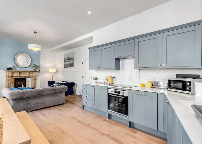 1 - Modern & Stylish 3-Bed Apartment In Cromer