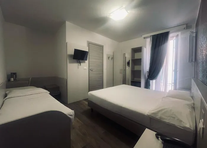 Hotel Holiday