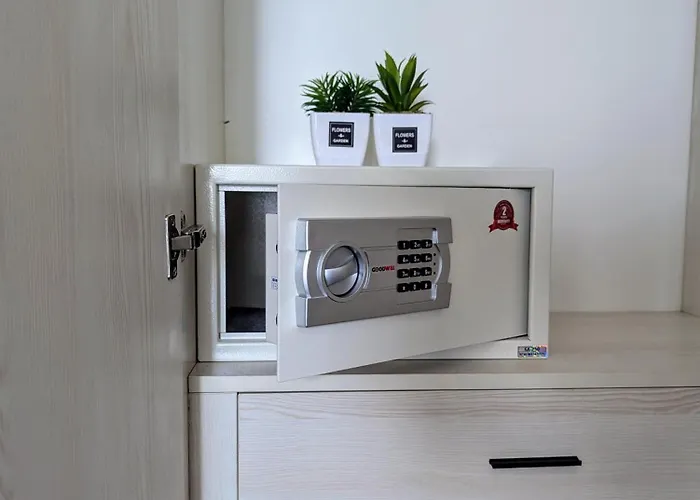 Claudio Homestay - 11Th Floor - City Views - 55 Uhd Tv