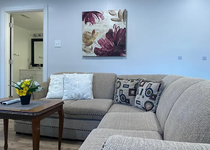 Quiet And Private Bachelor Unit