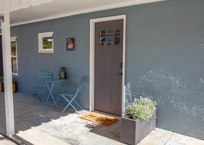 Zuni St Motor Inn- Bike, Dine, Explore Denver