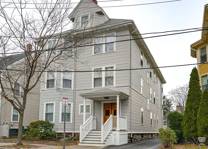 Walk To Harvard Square: Apartment In Cambridge